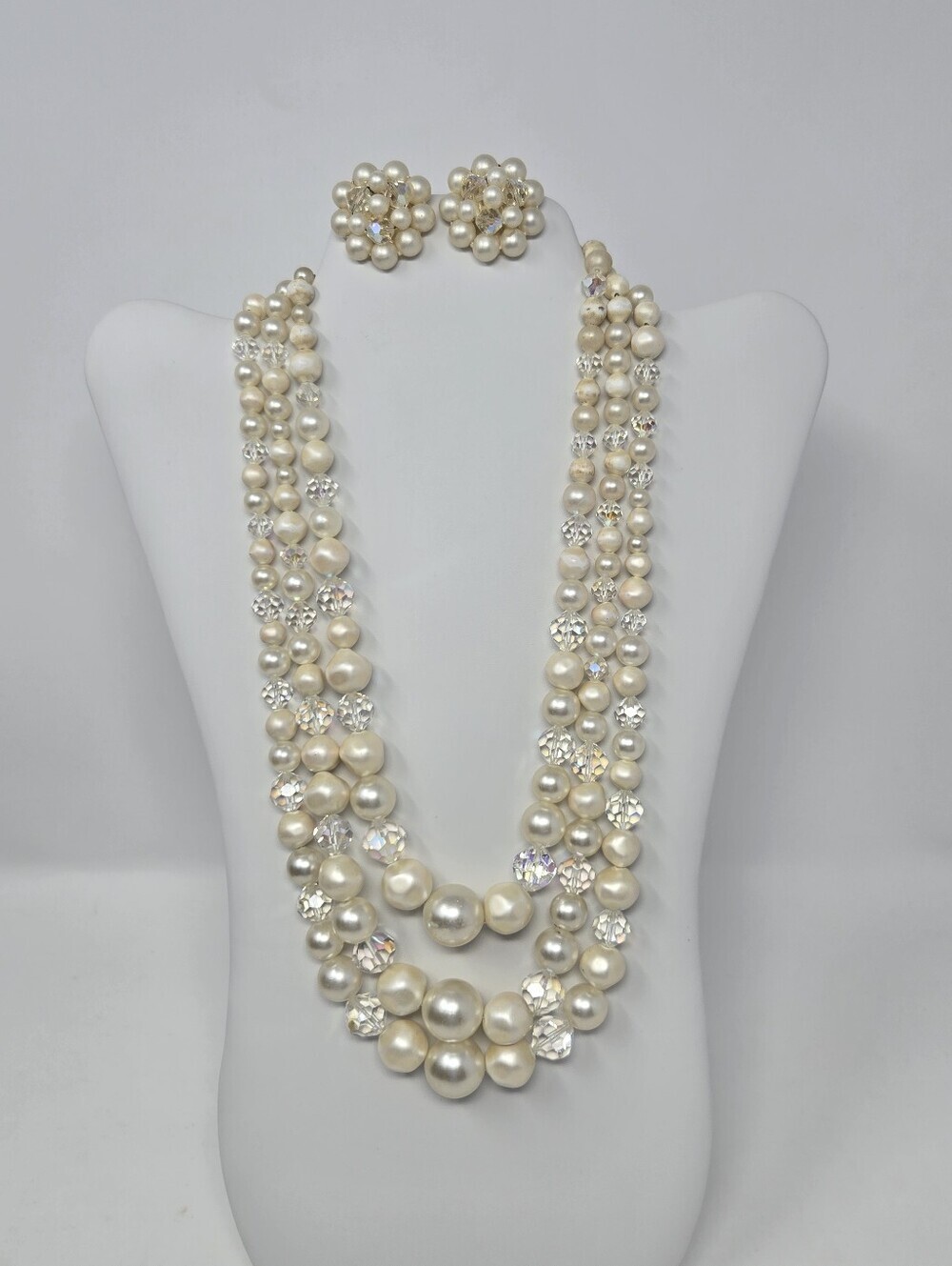 VINTAGE FAUX PEARL CREAM ROUND BEADS NECKLACE CLIP ON CLUSTER EARRINGS JAPAN